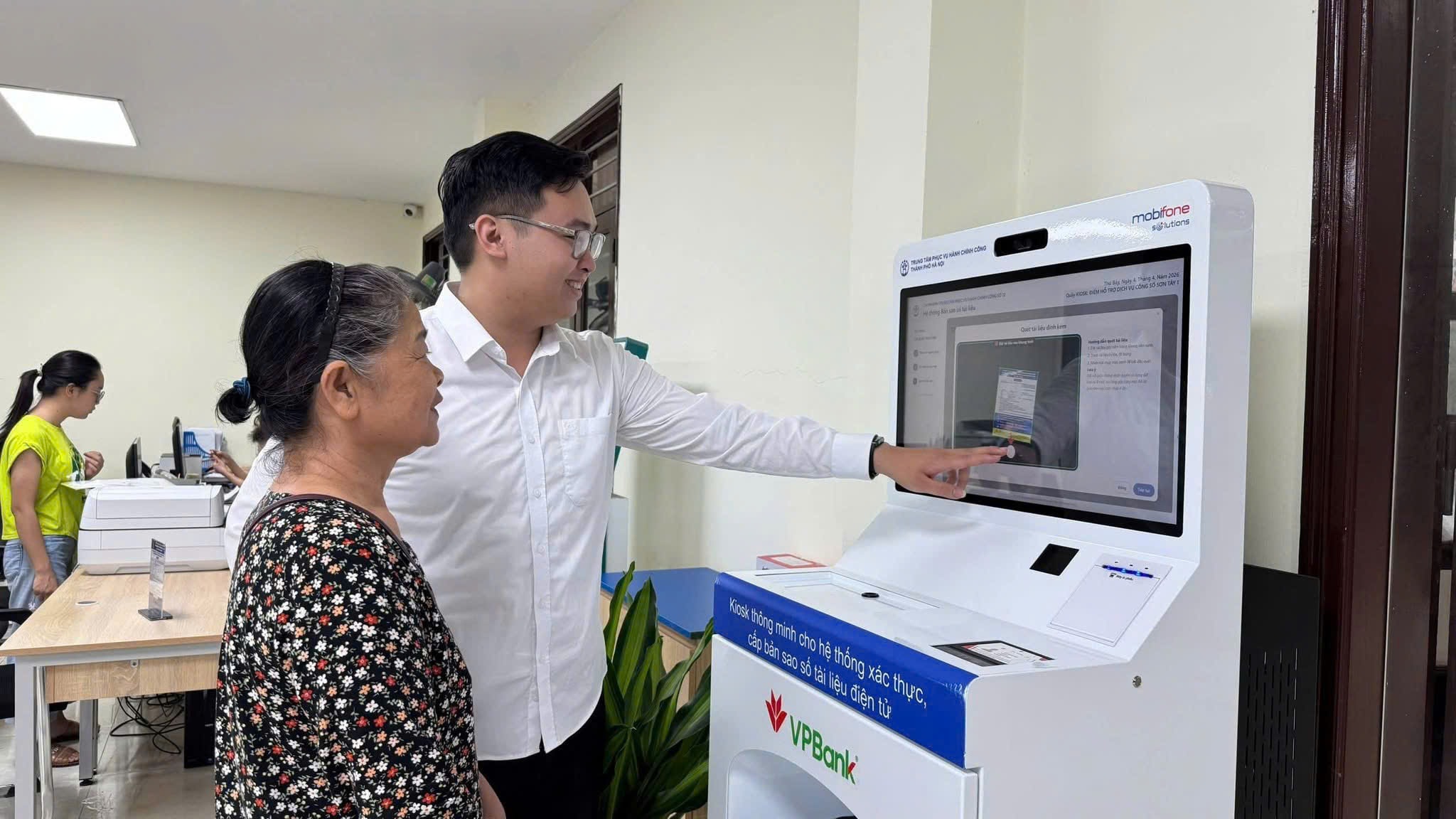 Phường Tùng Thiện đẩy mạnh chuyển đổi số, phát triển khoa học công nghệ