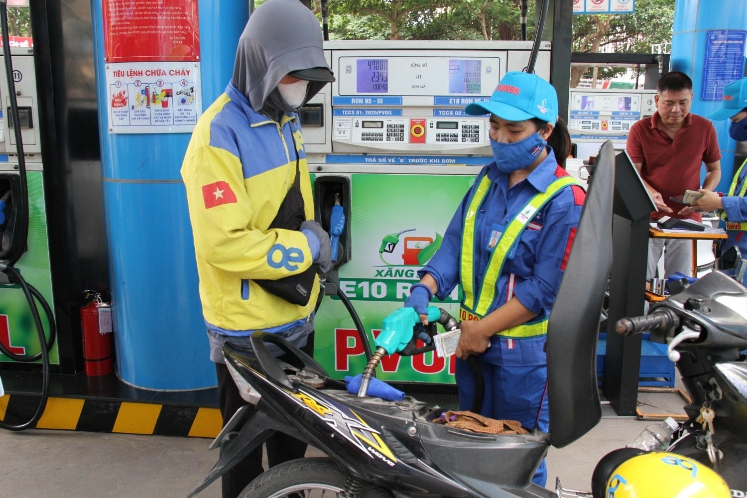 Không cần lắc xe hay tự pha thêm phụ gia khi dùng xăng E10.