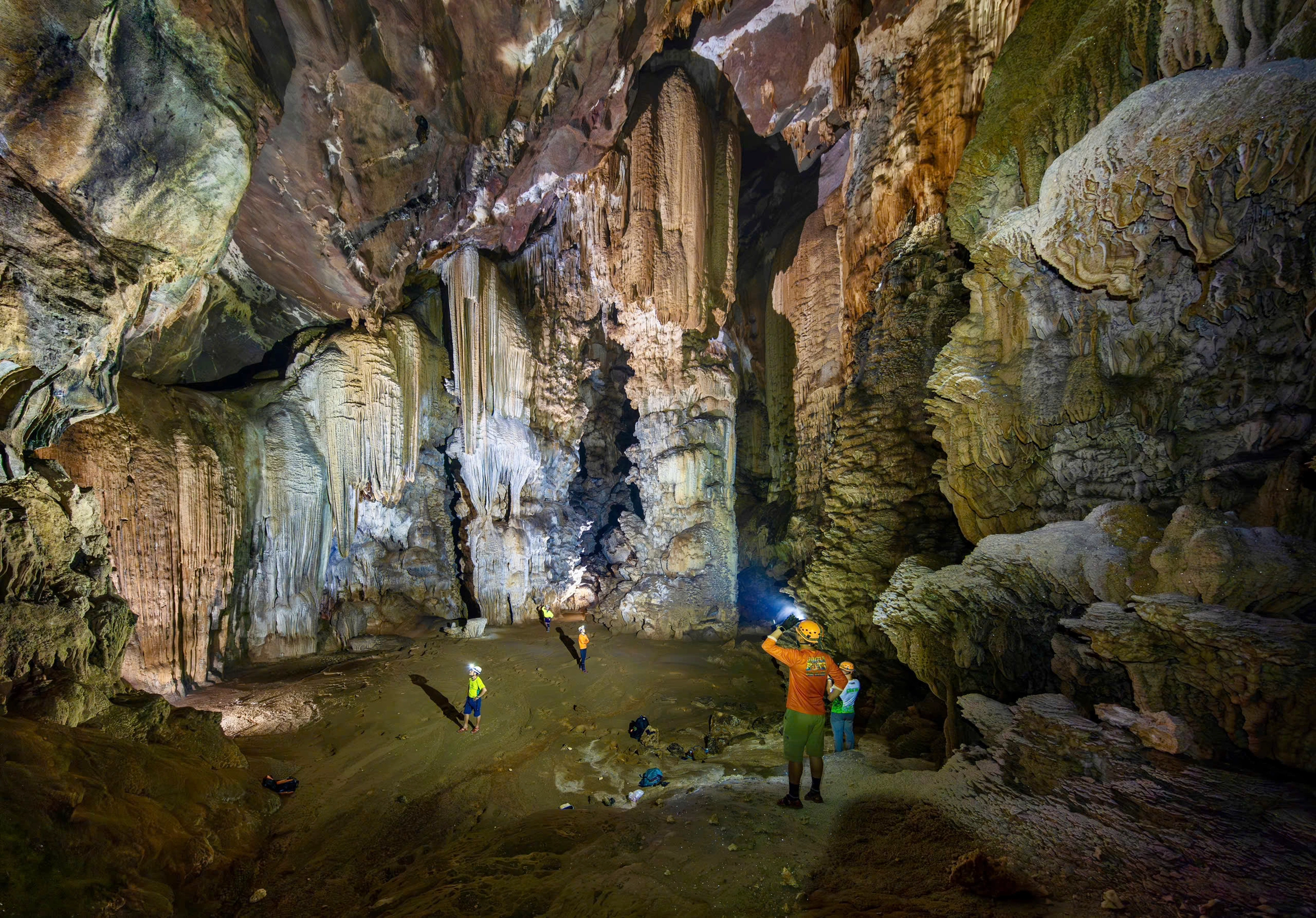 ‘Cung điện thạch nhũ’ trong hang động mới phát hiện ở Phong Nha – Kẻ Bàng